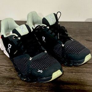 On Cloud Womens Cloudflyer Helion Cloudtec Swiss Black White Shoes Sneakers 9